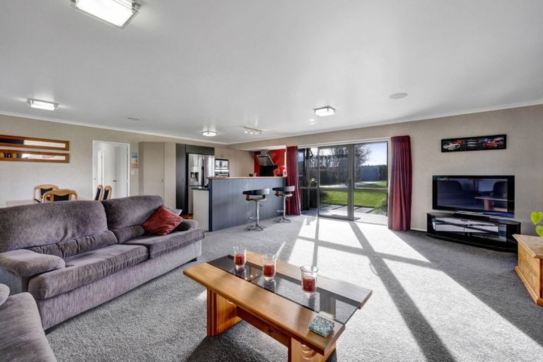 Photo of property in 16 Arthur Road, Paraite, New Plymouth, 4373