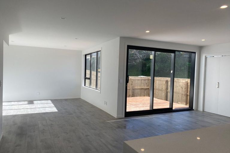 Photo of property in 30b Collins Avenue, Tawa, Wellington, 5028