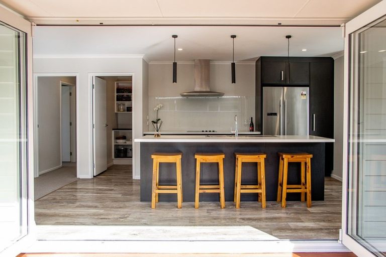 Photo of property in 4 Mediterranean Grove, Fitzherbert, Palmerston North, 4410