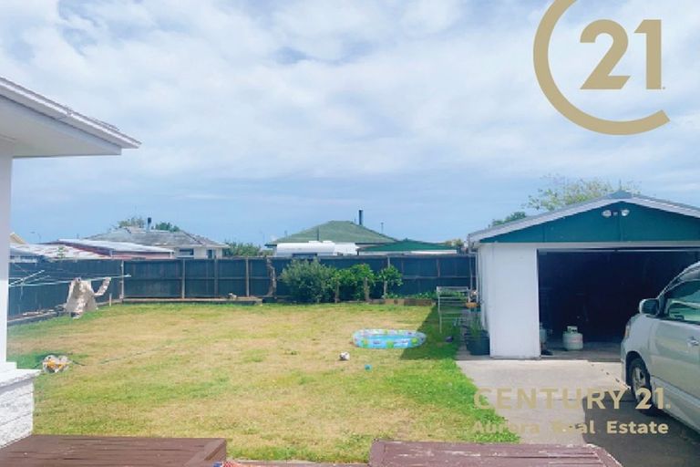 Photo of property in 5 Glenora Place, Hornby, Christchurch, 8042