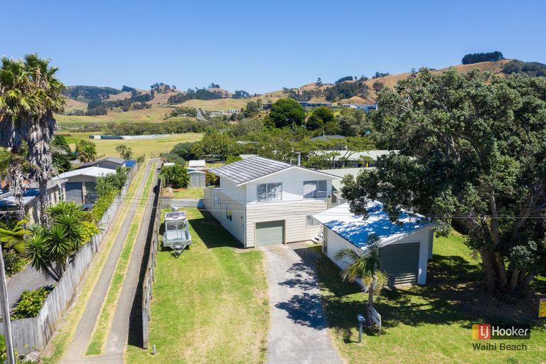 Photo of property in 2 Hillview Road, Waihi Beach, 3611