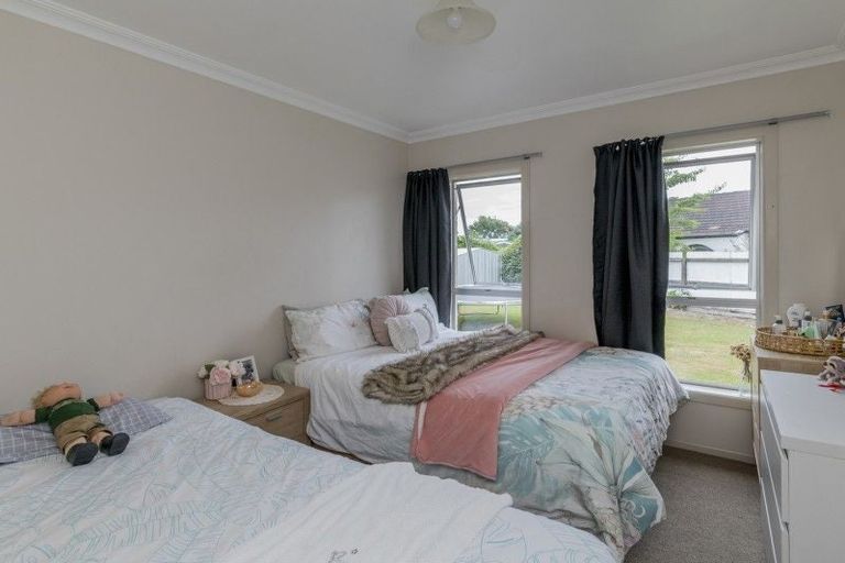 Photo of property in 6 Windsor Place, Levin, 5510