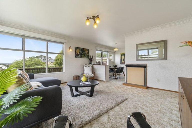 Photo of property in 77 Tirimoana Road, Te Atatu South, Auckland, 0602