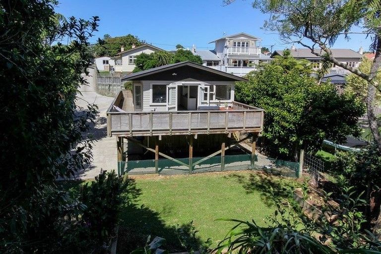 Photo of property in 49a Waiwaka Terrace, Strandon, New Plymouth, 4312
