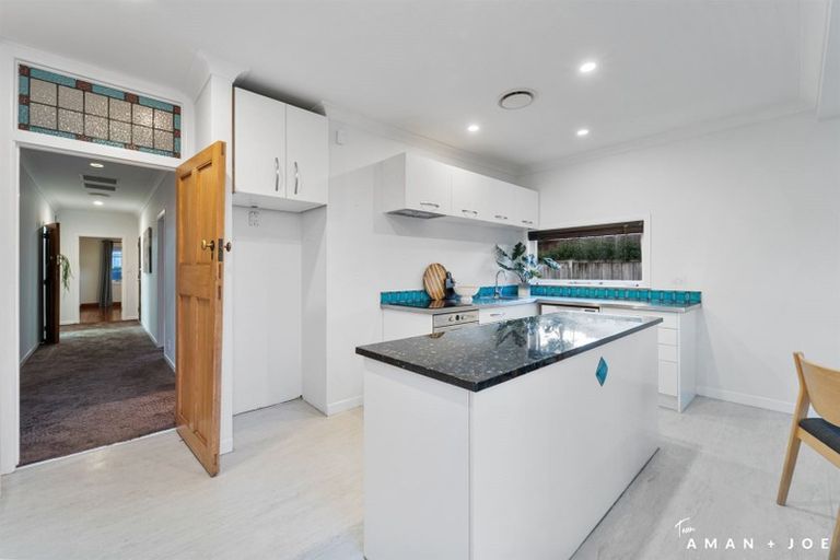 Photo of property in 12 Eastglen Road, Glen Eden, Auckland, 0602