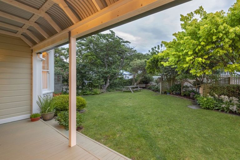 Photo of property in 89 Eden Street, Island Bay, Wellington, 6023