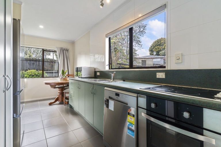 Photo of property in 1/98 Barrys Road, Glendene, Auckland, 0602