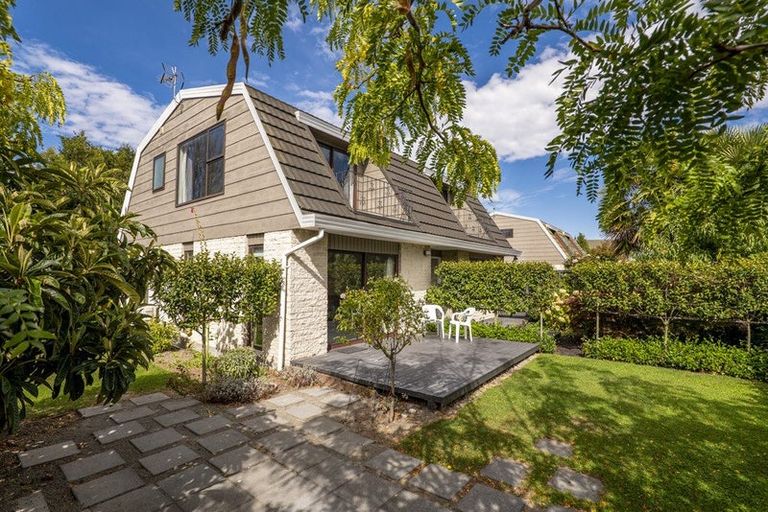 Photo of property in 2/80b Jeffreys Road, Fendalton, Christchurch, 8052