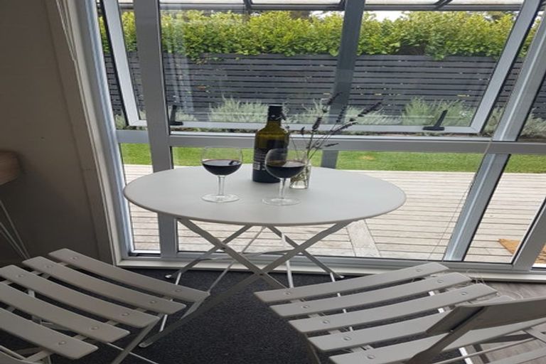 Photo of property in 5 Holgate Avenue, Herald Island, Auckland, 0618