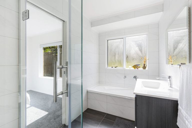 Photo of property in 46 Patts Avenue, Glendene, Auckland, 0602