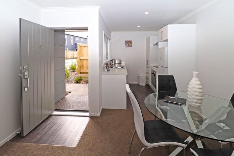 Photo of property in 2/5 Jones Crescent, Melville, Hamilton, 3206