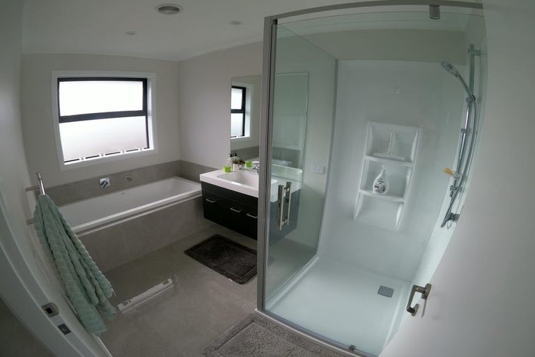 Photo of property in 90 Johnstone Drive, Fitzherbert, Palmerston North, 4410