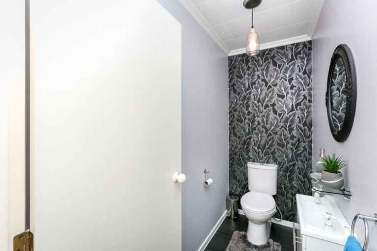 Photo of property in 7 Tukapa Street, Westown, New Plymouth, 4310