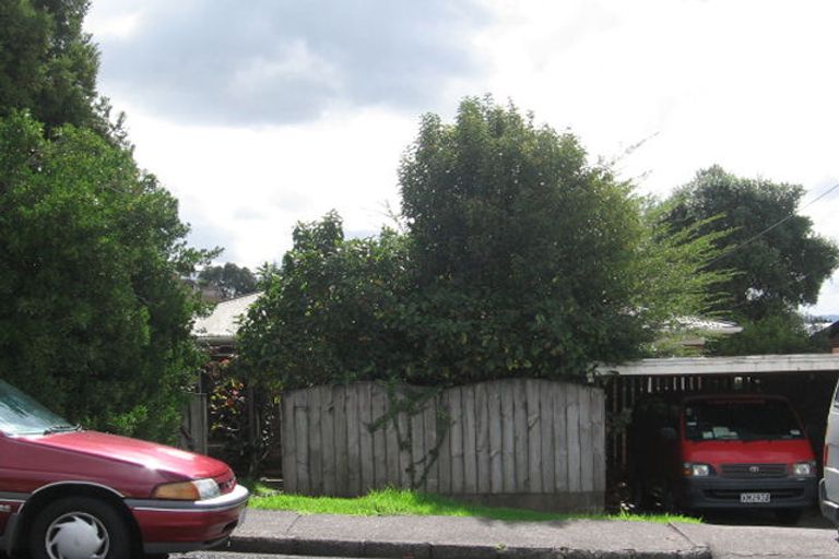 Photo of property in 16 Eastglen Road, Glen Eden, Auckland, 0602
