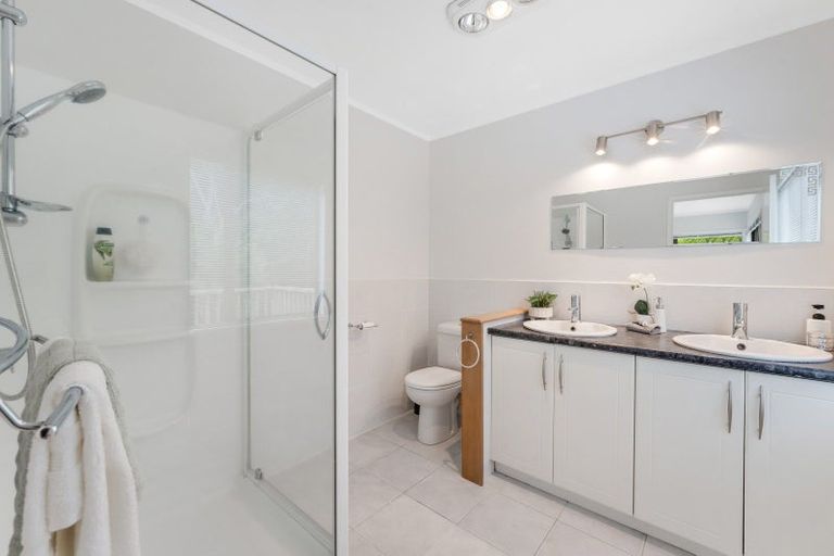 Photo of property in 54 Robbies Road, Shelly Park, Auckland, 2014