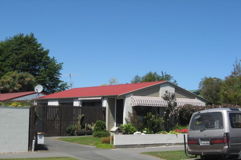 Photo of property in 2/32 Oldwood Street, Bishopdale, Christchurch, 8053