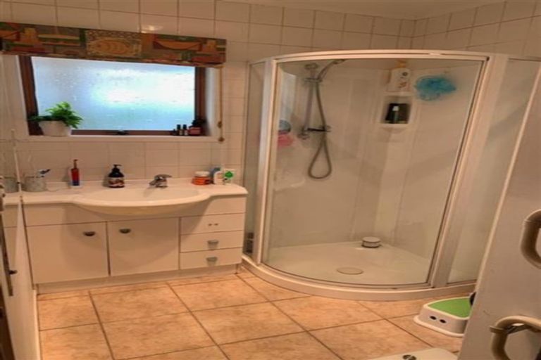 Photo of property in 1 Cedar Heights Avenue, Massey, Auckland, 0614