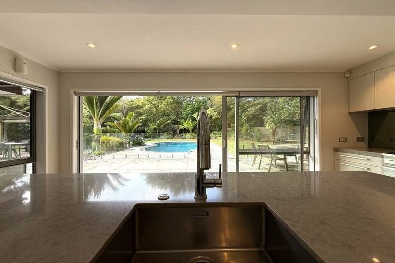 Photo of property in 26 Kingfisher Grove, Greenhithe, Auckland, 0632