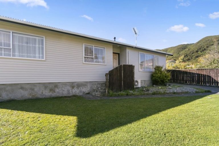 Photo of property in 3 Wicklow Grove, Wainuiomata, Lower Hutt, 5014