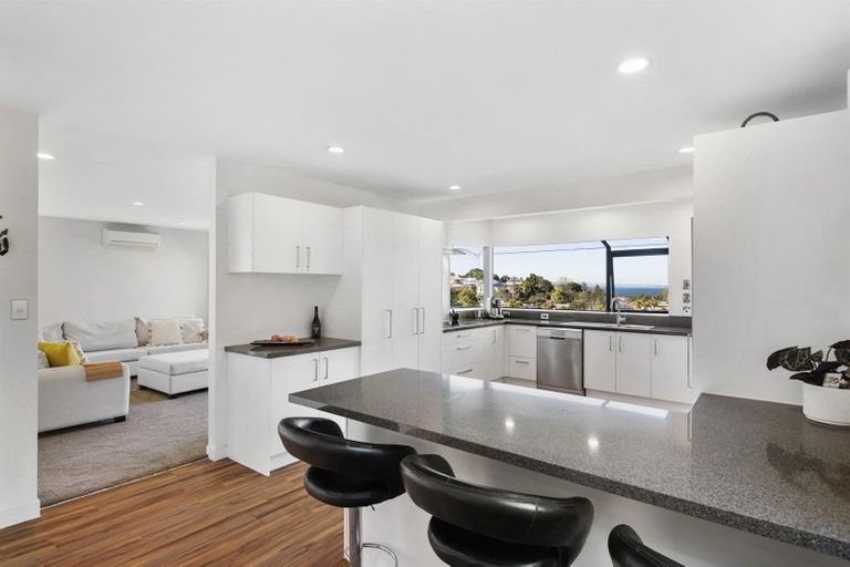 Photo of property in 2/53 Seaton Road, Murrays Bay, Auckland, 0630