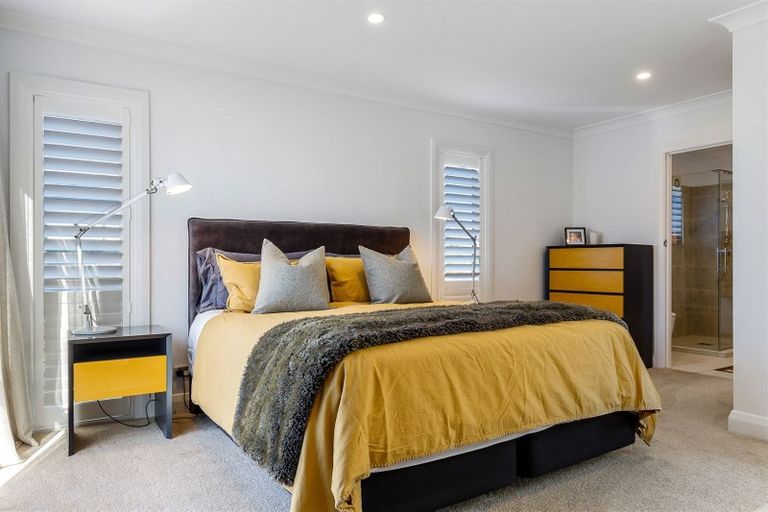 Photo of property in 111a Saint Andrews Square, Strowan, Christchurch, 8052