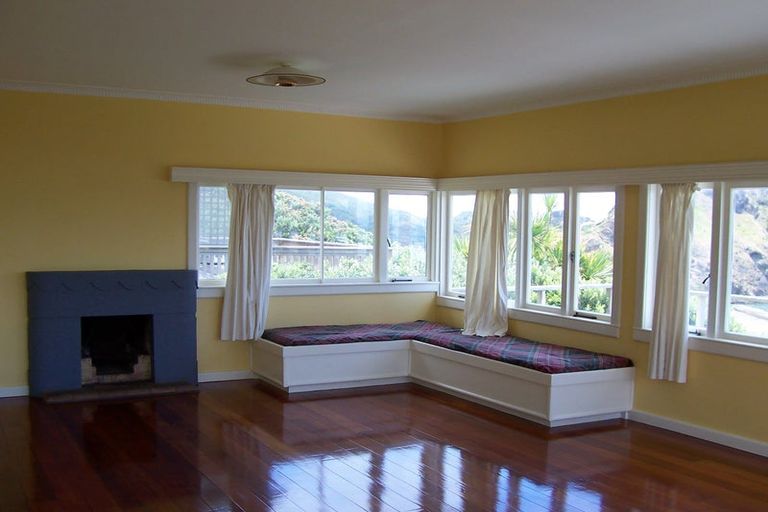 Photo of property in 44 Garden Road, Piha, New Lynn, 0772