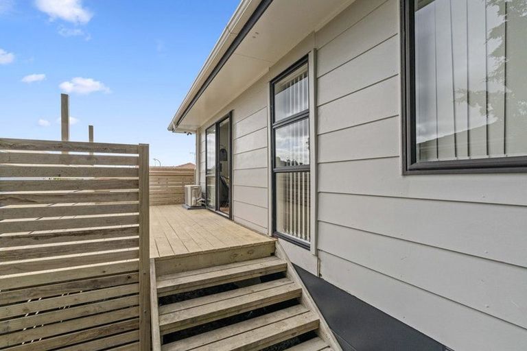 Photo of property in 2/35 Secretariat Place, Randwick Park, Auckland, 2105