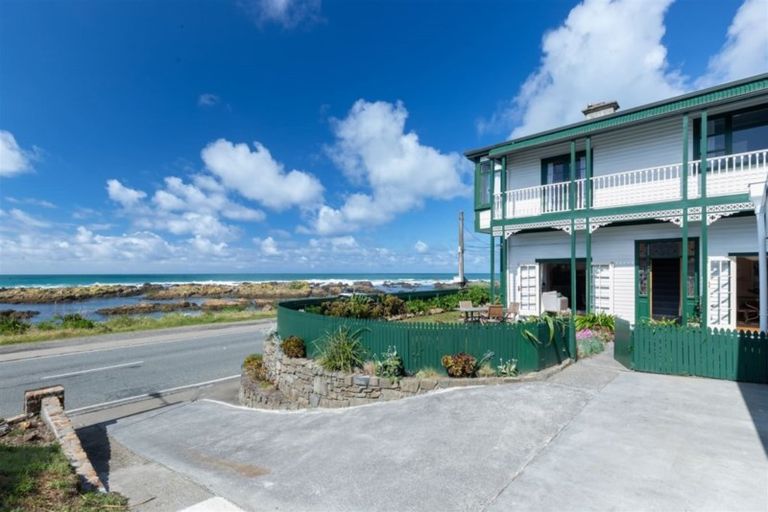Photo of property in 346 The Esplanade, Island Bay, Wellington, 6023