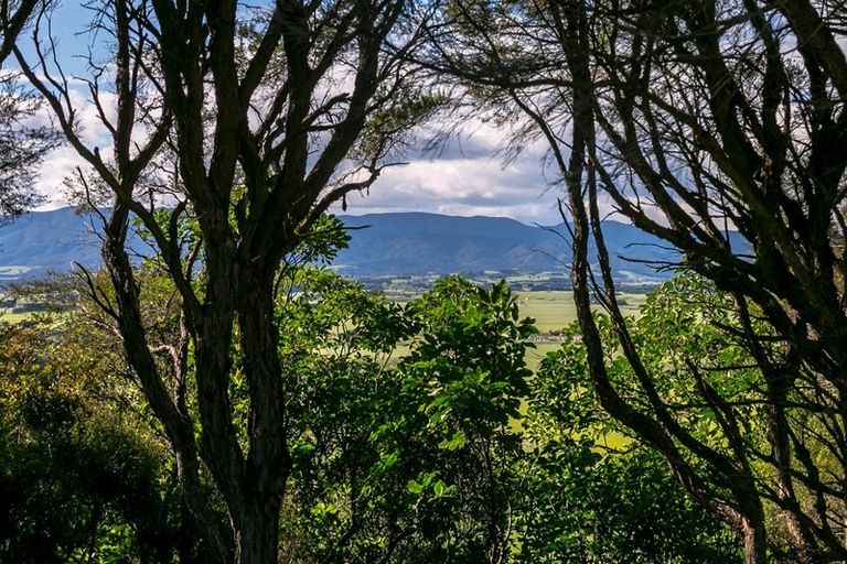 Photo of property in 2943a Western Lake Road, Western Lake, Featherston, 5773