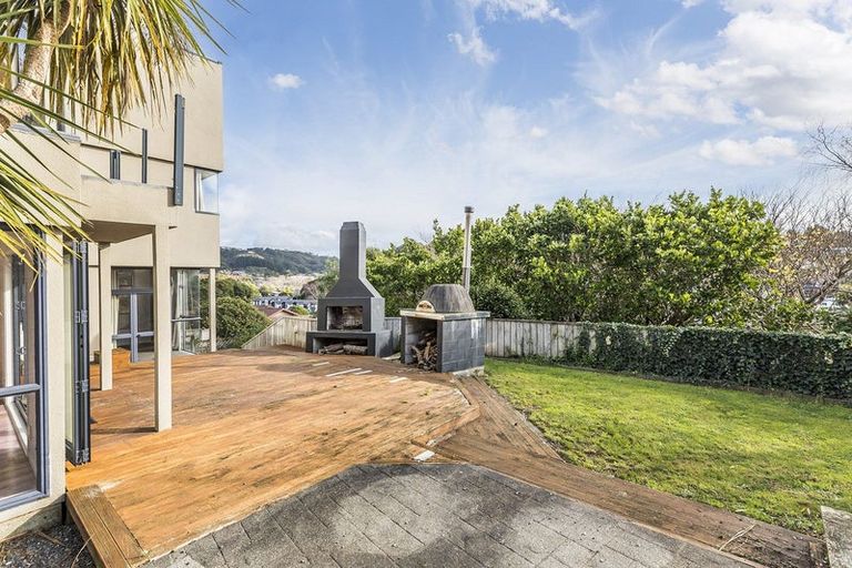 Photo of property in 28 Sailmaker Close, Whitby, Porirua, 5024