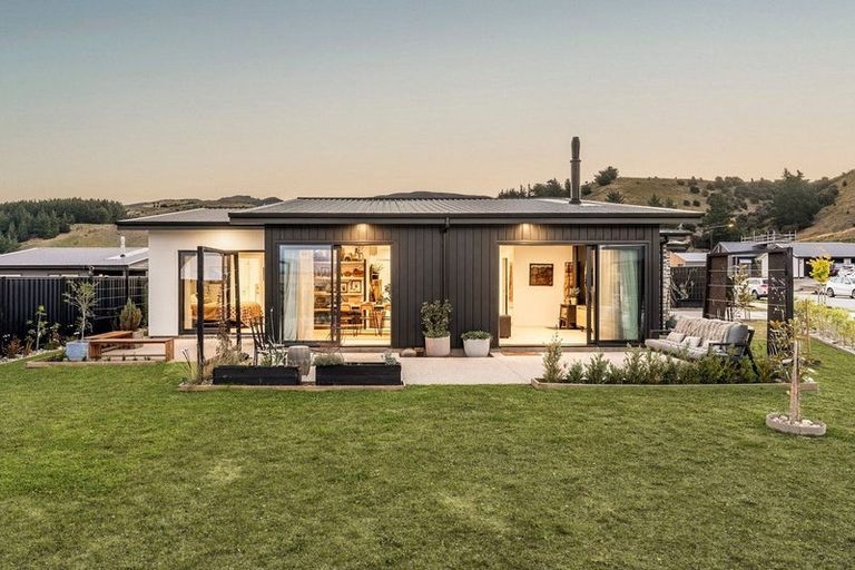 Photo of property in 33 Atkins Road, Luggate, Wanaka, 9382