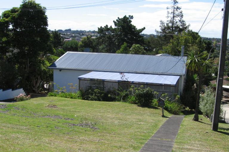 Photo of property in 579 East Coast Road, Browns Bay, Auckland, 0630