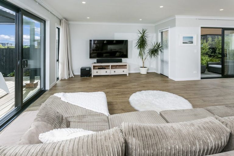 Photo of property in 6 Tai Crescent, Hobsonville, Auckland, 0616