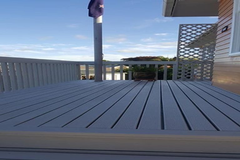 Photo of property in 1/212 Sunnynook Road, Totara Vale, Auckland, 0627