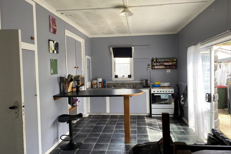 Photo of property in 14 Leicester Street, Patea, 4520