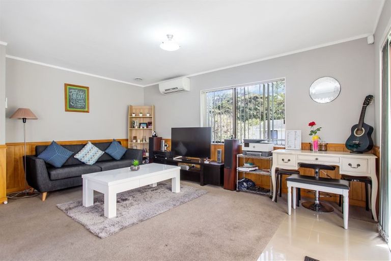 Photo of property in 2/134 Spinella Drive, Bayview, Auckland, 0629