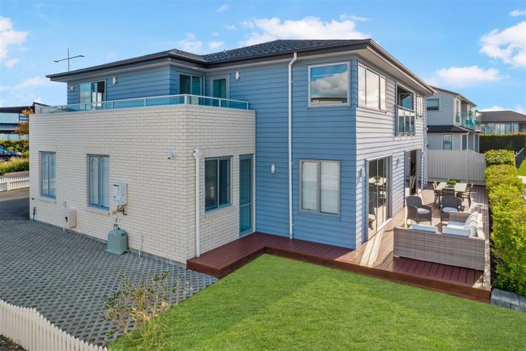 Photo of property in 33 Te Oneroa Way, Long Bay, Auckland, 0630