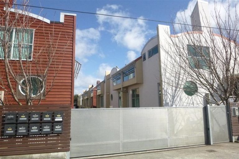 Photo of property in 1c/10 Park Avenue, Epuni, Lower Hutt, 5011