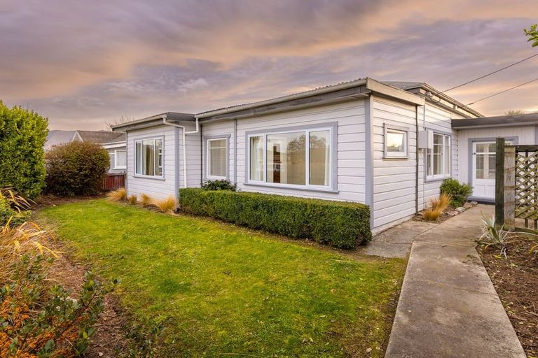 Photo of property in 12 Rhodes Street, Waimate, 7924