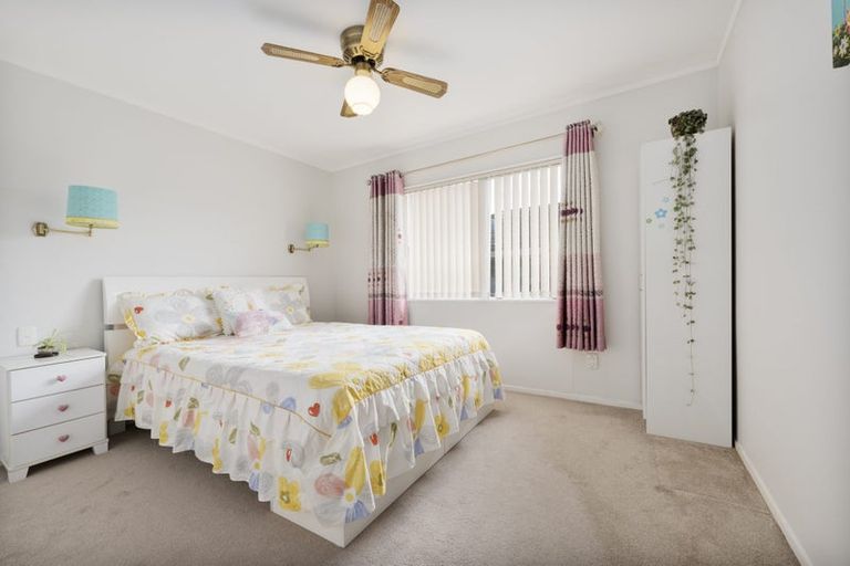 Photo of property in 2/73 Vintage Drive, Henderson, Auckland, 0612