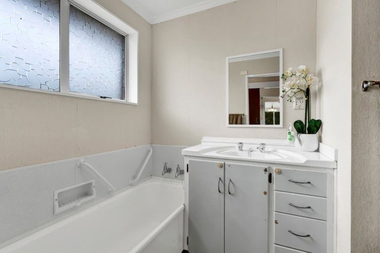 Photo of property in 2 Adrian Street, Stratford, 4332