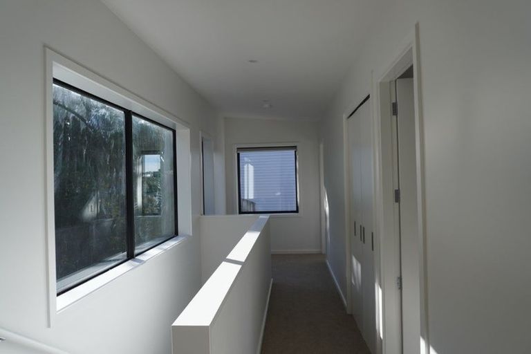 Photo of property in 8 Silvereye Way, Johnsonville, Wellington, 6037