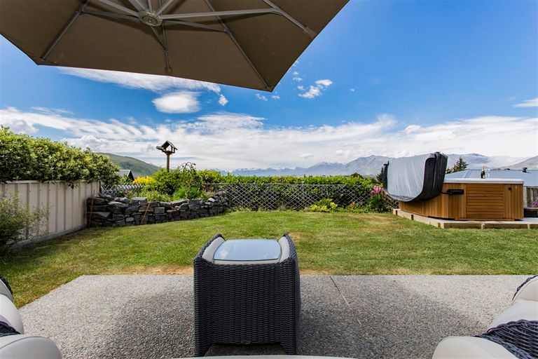 Photo of property in 2 Sams Place, Lake Tekapo, 7999