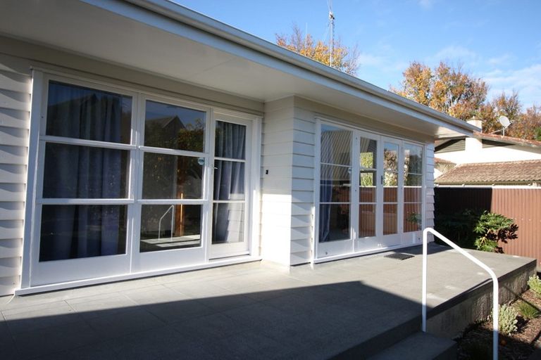 Photo of property in 43 Elmira Avenue, Hokowhitu, Palmerston North, 4410