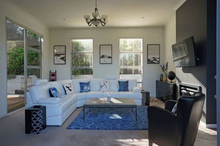 Photo of property in 12 Rangi Avenue, Schnapper Rock, Auckland, 0632