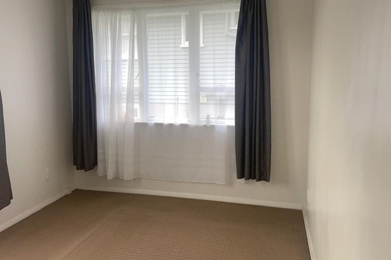 Photo of property in 11a Bamboo Grove, Kelston, Auckland, 0602