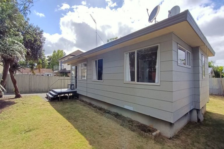 Photo of property in 2/17 Onslow Road, Papakura, 2110