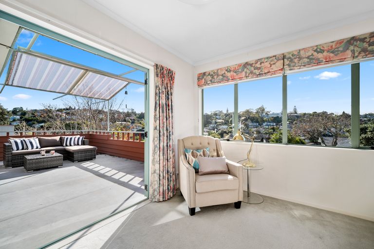 Photo of property in 42 Stapleford Crescent, Browns Bay, Auckland, 0630