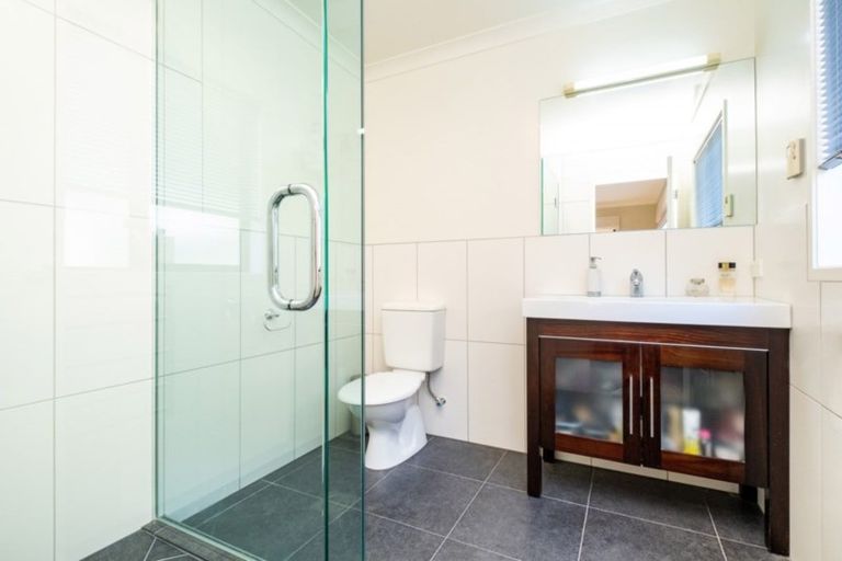 Photo of property in 2/11 Te Aute Road, Havelock North, 4130