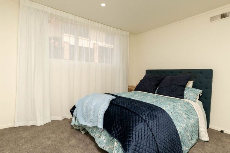 Photo of property in 26 Whiting Grove, West Harbour, Auckland, 0618